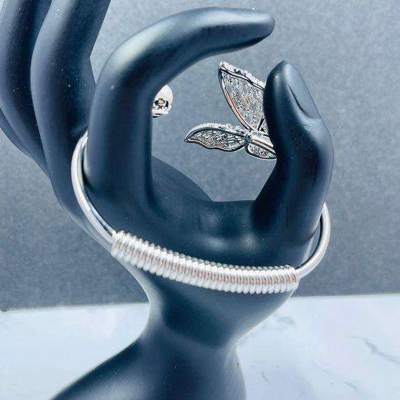 Silver Butterfly bracelet with imitation Pearl - Picture 5 of 7